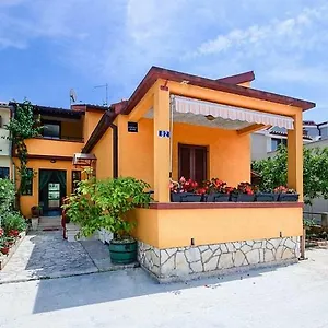 Apartment Petunia, Fažana